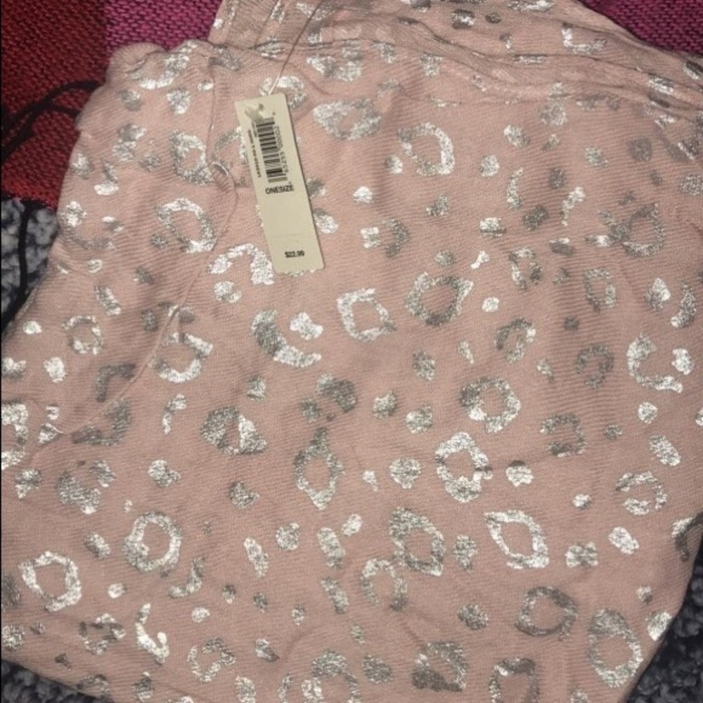 Pink Metallic Leopard Gap scarf!!